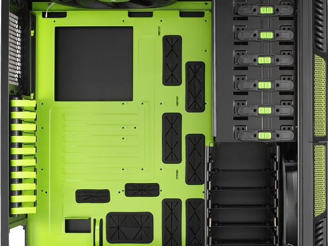aerocool_xpredator_evil_green_edition_6